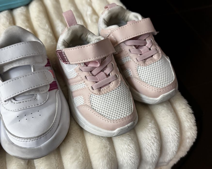 Adidasi fetite marimea 23 / 2-3 ani