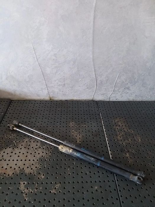 Set amortizoare telescoape haion opel astra h combi 13122695