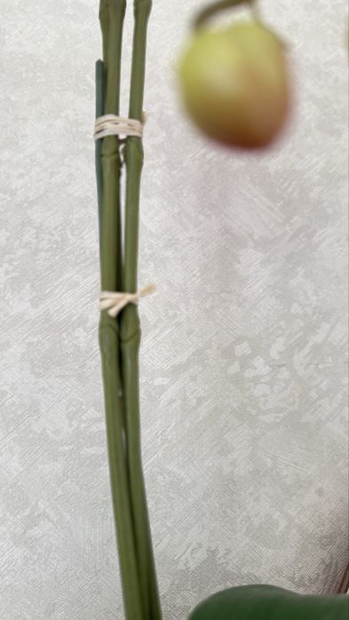 Искусственная орхидея