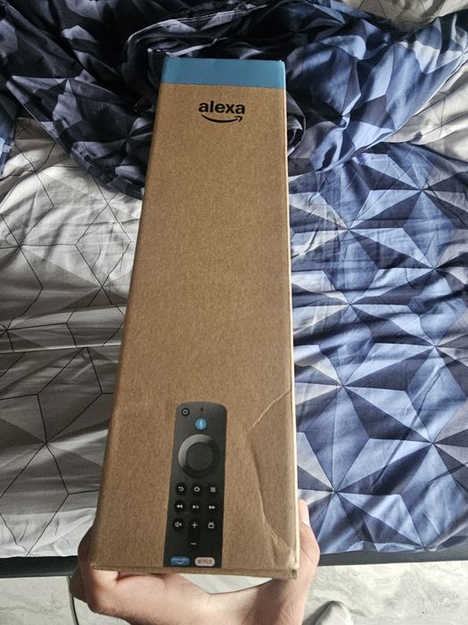 Alexa echo show 21 noua sigilata