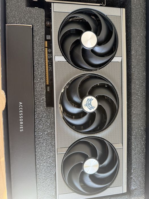 Vand schimb placa video Gaming Sapphire Nitro+ RX 9070 16Gb GDDR6 256 bit NOU