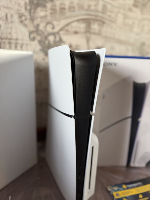 Продам новый Playstation 5slim box 1tb
