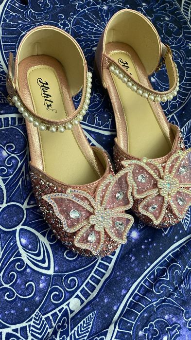 Продам новые туфельки