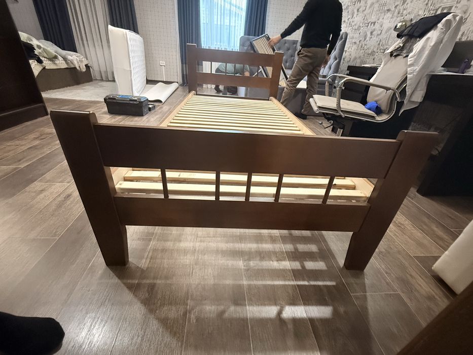 Продам Кровать  состояние новое.