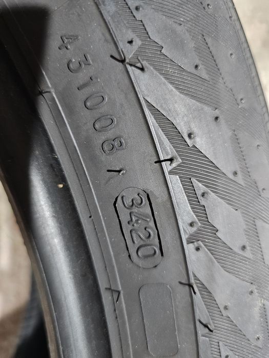 De vanzare cauciucuri Nokian  iarna 235/50/R17
