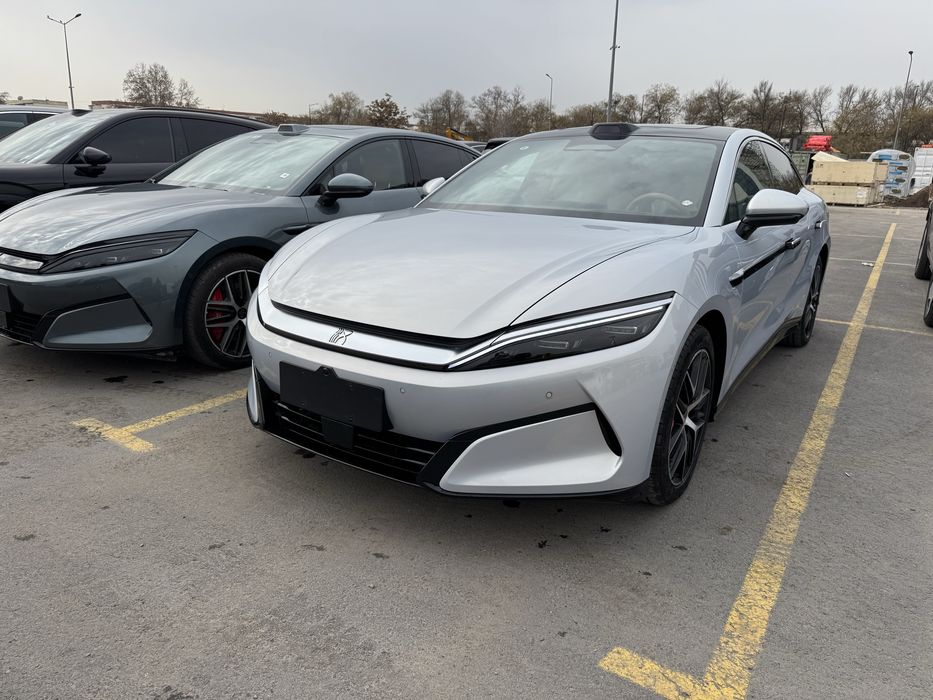 Byd han L dual motor 2025. Пробег 2400 км