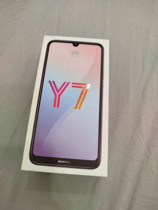 Телефон Huawei Y7 2019