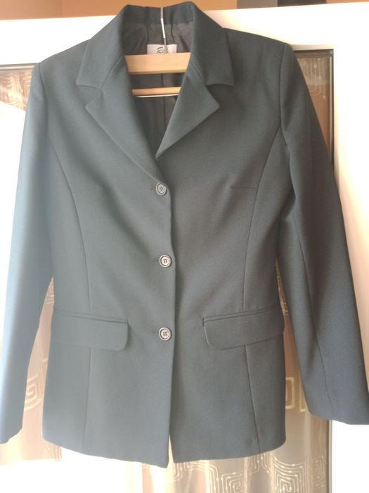 Costum elegant, nou, impecabil, sacou și pantaloni talia 40.