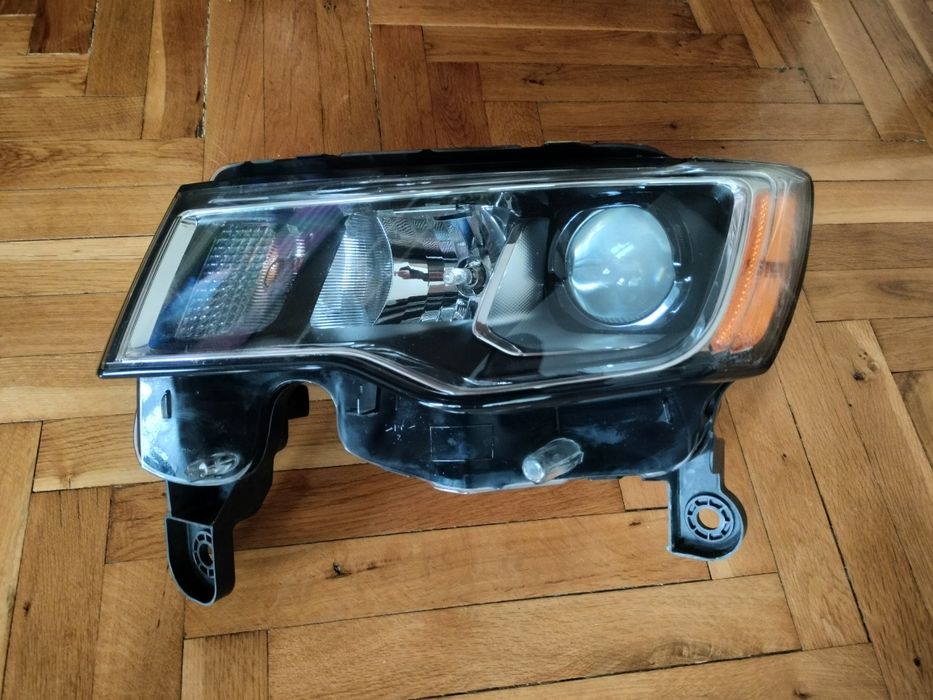 Оригинален ляв  фар за Jeep Grand Cherokee WK2 2014 - 2021г.