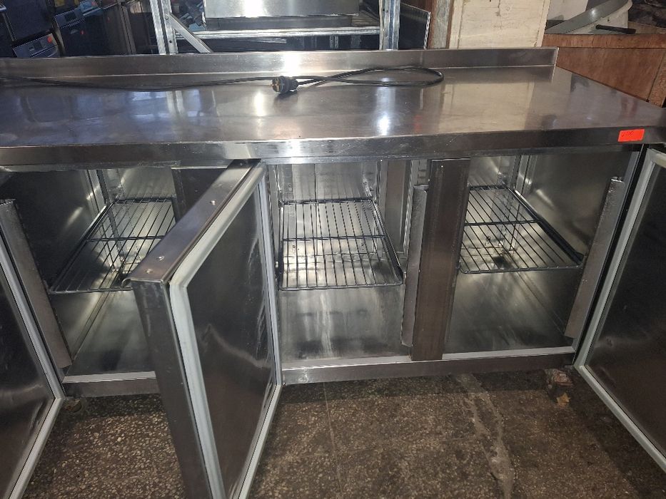 Хладилна маса средно температурна