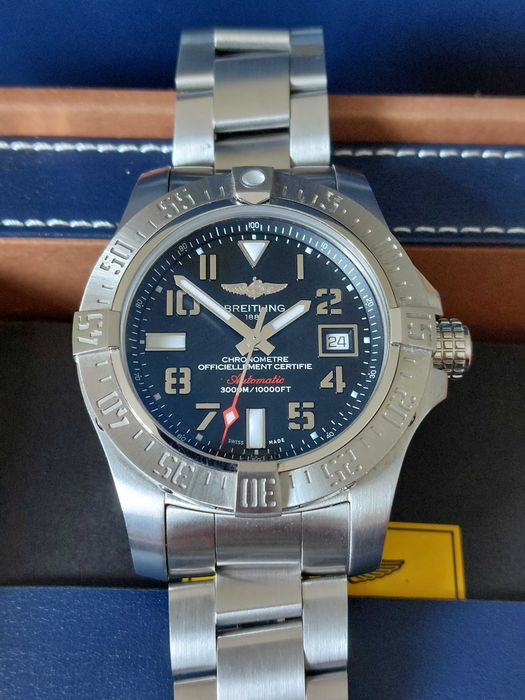 Breitling Avenger II Seawolf / Chronograph GMT 45 Diver's Auto