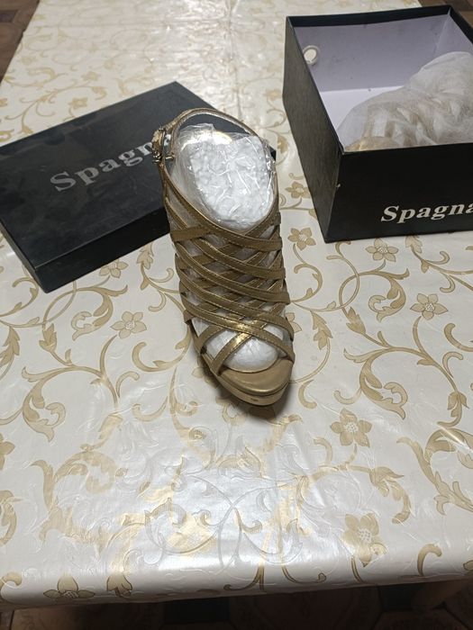 Женская обувь  продаю