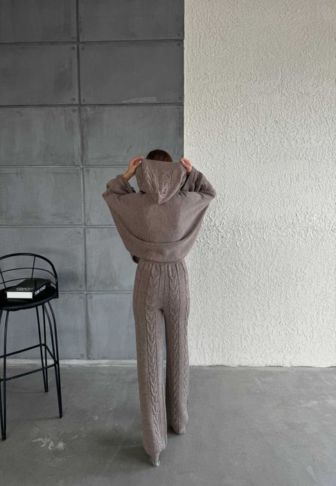 Сет худи и панталон ръчно плетени