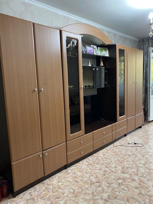 Диван и стенка в оличном состоянии