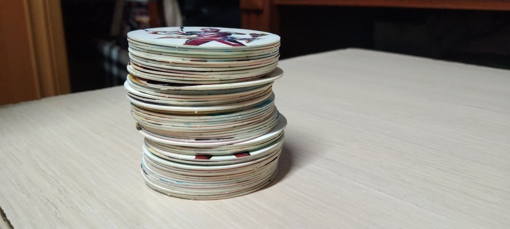Продам игрушки и фишки