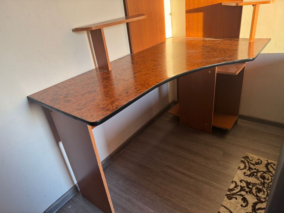 Отдам бесплатно стол для компютера