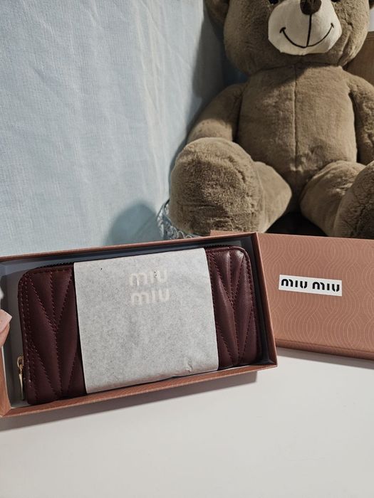 Gentute dama si seturi