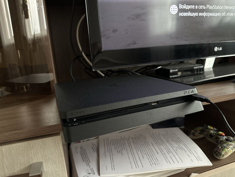 Продам PS4 Slim 1TB