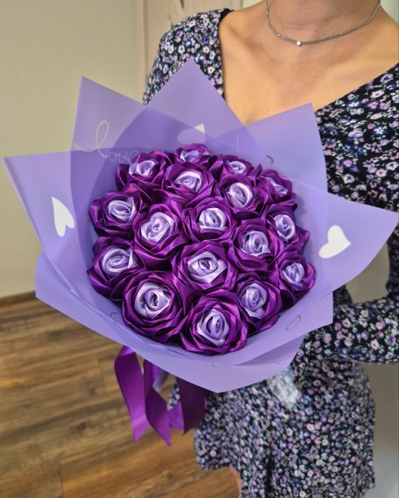 Букет от сатенени рози