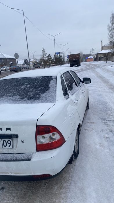 Продаю машину lada priora