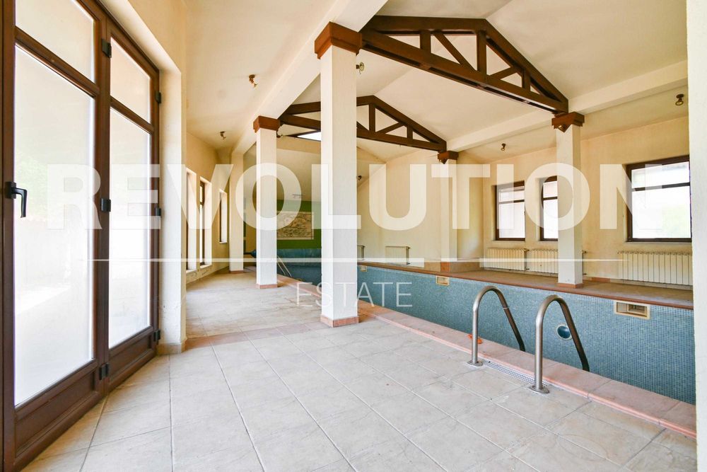 Къща на два етажа в гр. Банкя