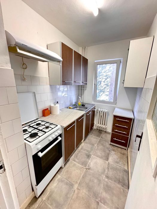 Închiriez apartament cu 2 camere semidecomandate