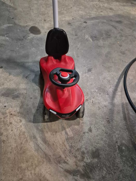 Masinuta ride-on copii, cu maner de impins