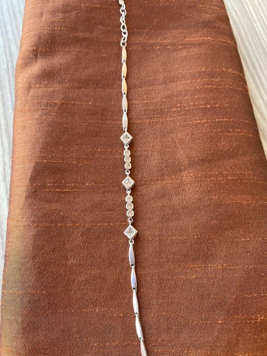 Ефектна сребърна гривна