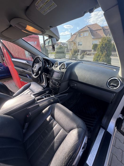 Vand/schimb Mercedes ML 320 CDI V6 3.0 224 CP 4x4 Automată.