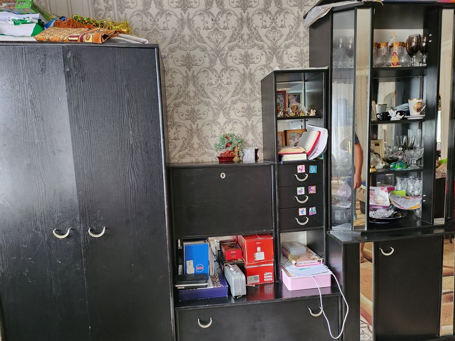 Продам стенку чёрного цвета