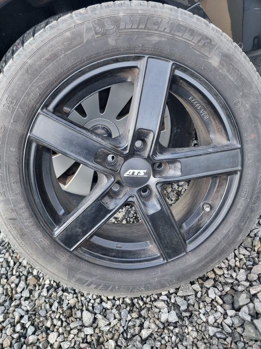 Vând Mercedes b180 impecabil