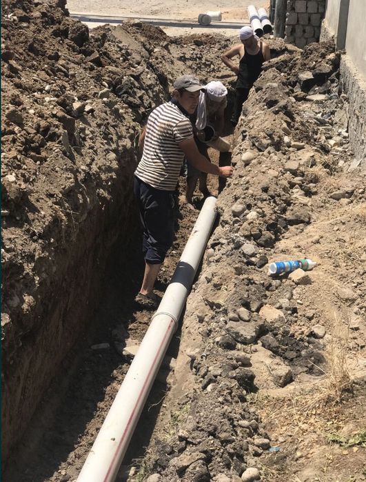 Готов опытный команда мастеров Монтаж выгребный яма и септик канализац