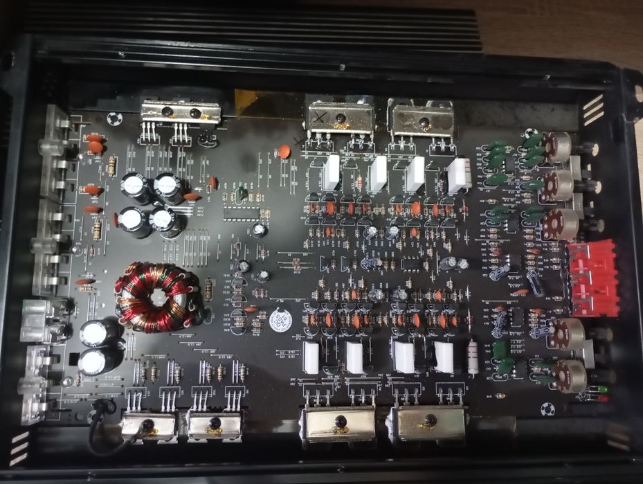 Автомобильный усилитель