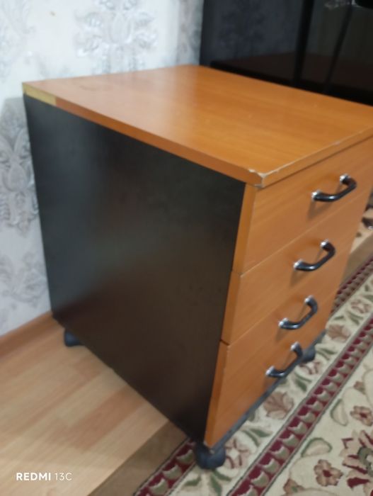 Тумбочка продам в