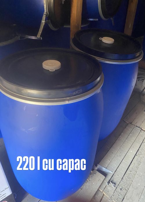 Butoaie plastic, metal, cu cerc, cu busoane