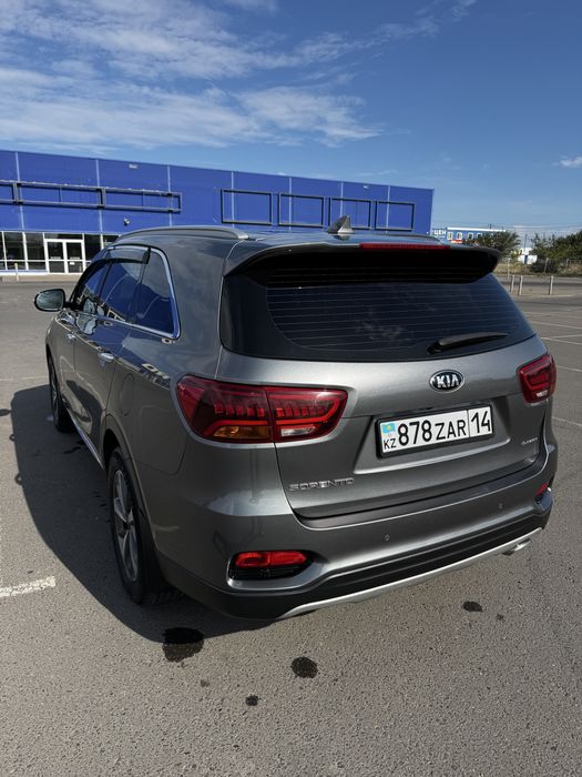 Продам автомобиль Kia Sorento