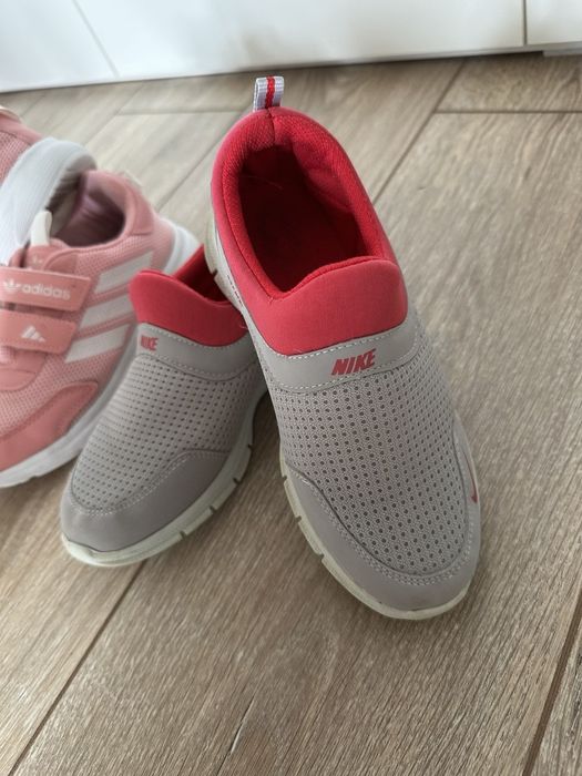 Кроссовки для девочек. Р-р - 33,  Два за 75 тыс