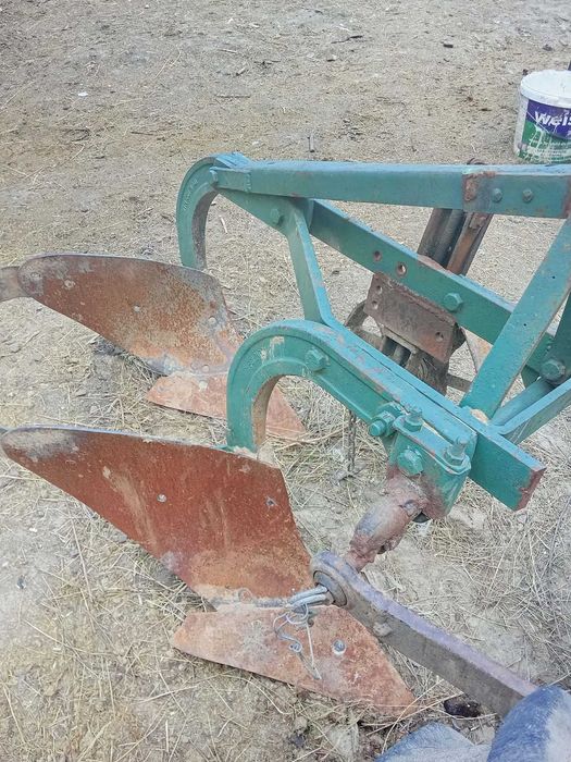 Vînd sau schimb cu masina tractor ford 3000