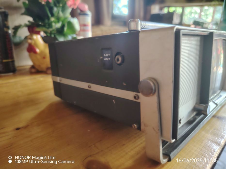 Radio TV portabil Universum FK100R0R