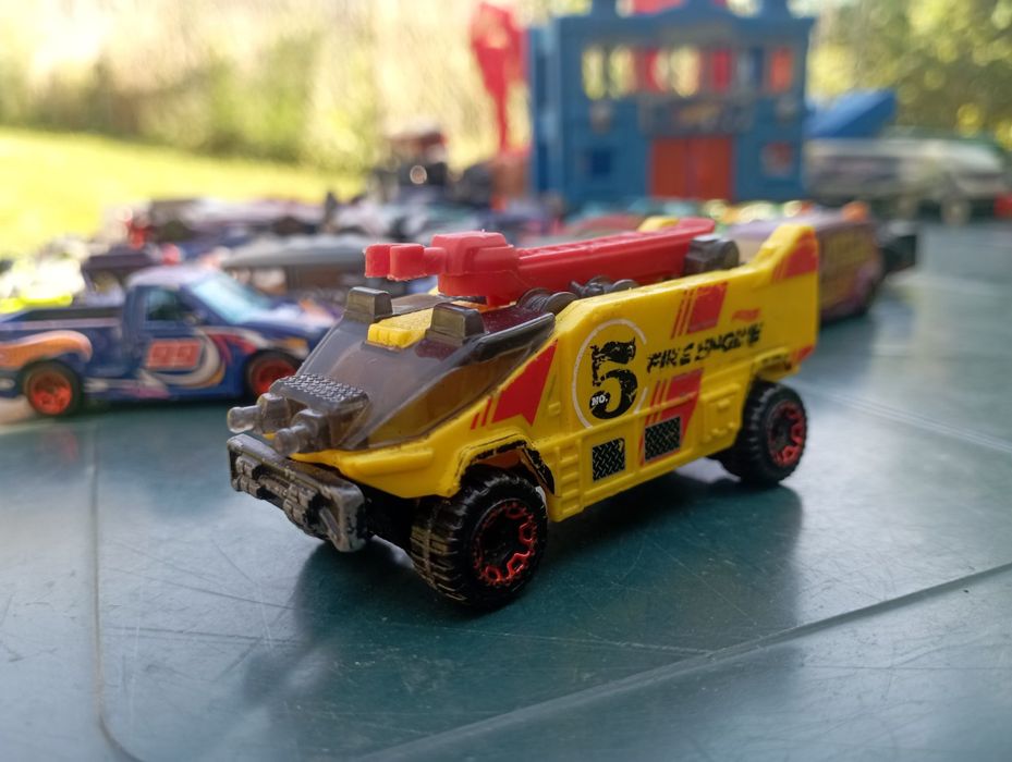 Комплект метални колички и писти Hot Wheels