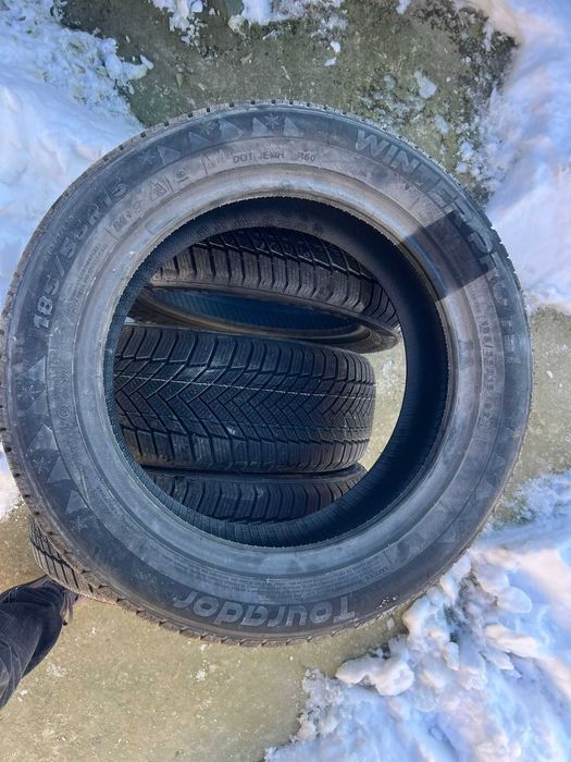 Vand 4 anvelope noi de iarna