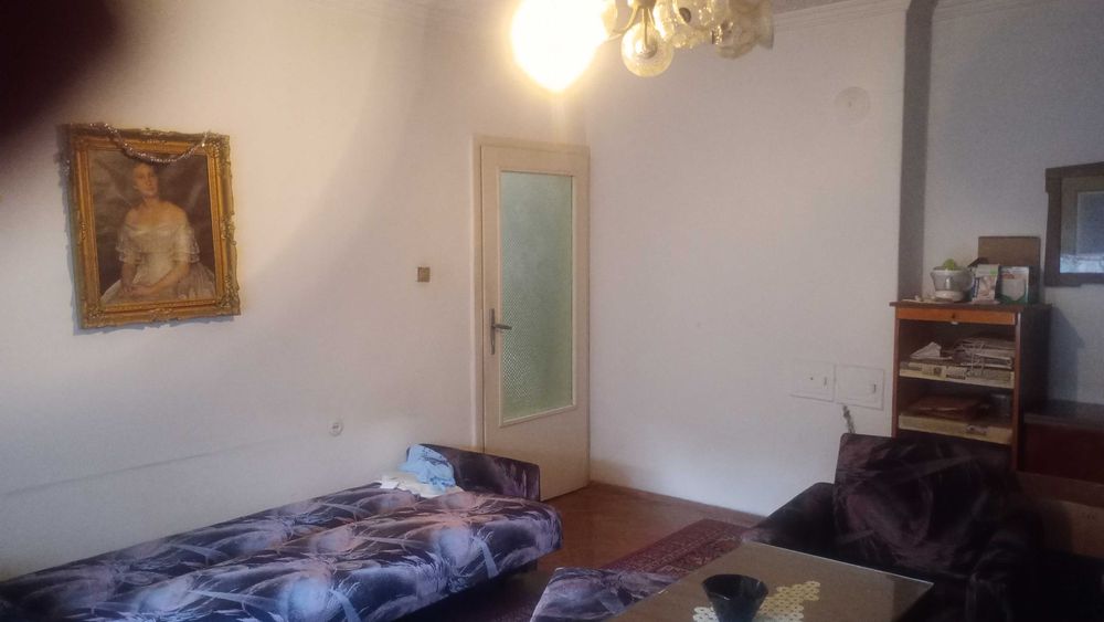 Апартамента-две спални, хол, трапезария, кухня ,трапезария,баня и толатна 116 кв/м