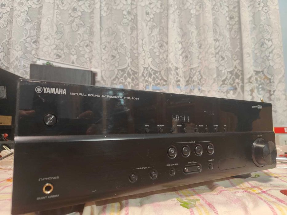 Statie Yamaha HTR 2064 Amplificator 4K 3D HDMI 5.1 PUTERNIC CLAR