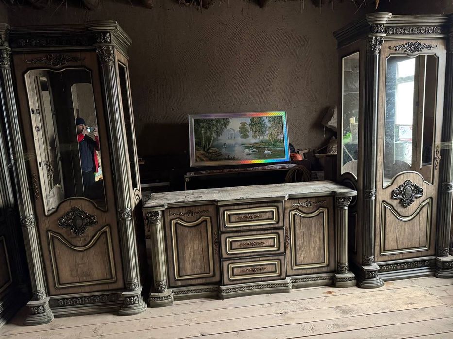 Стенка новая состоит из 3 частей