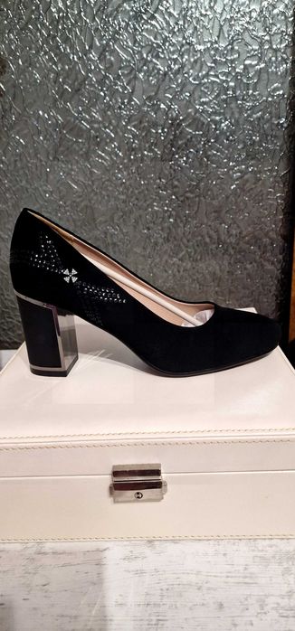 Нови обувки за повод