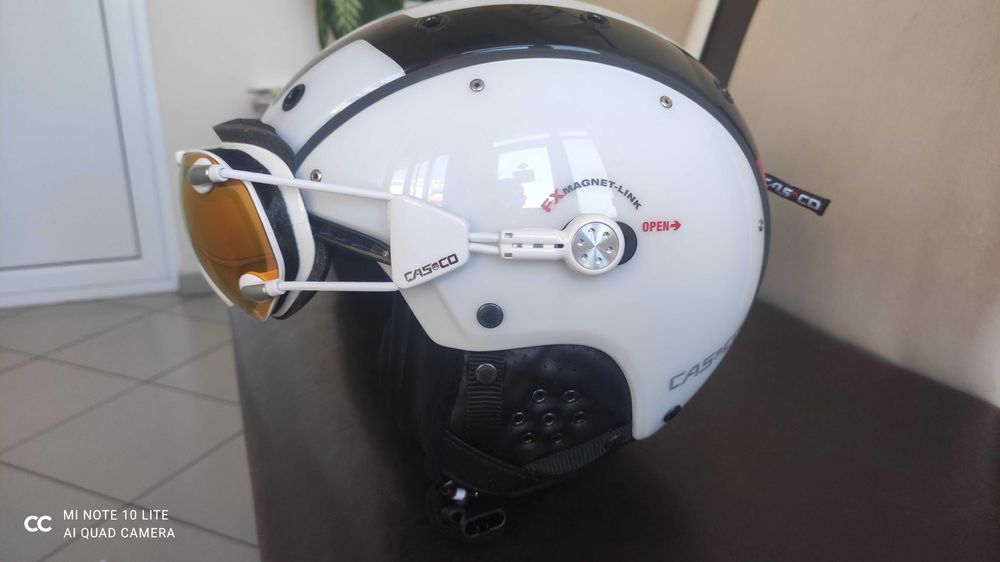 Ски каска и очила Casco
