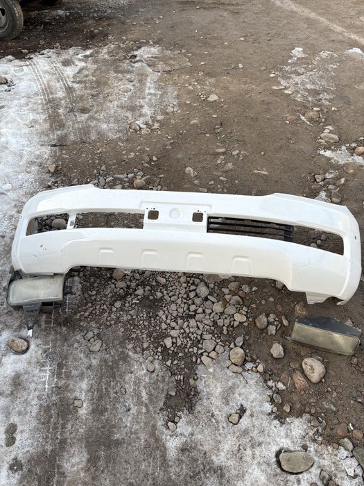 Продам бампер от тойоты 200