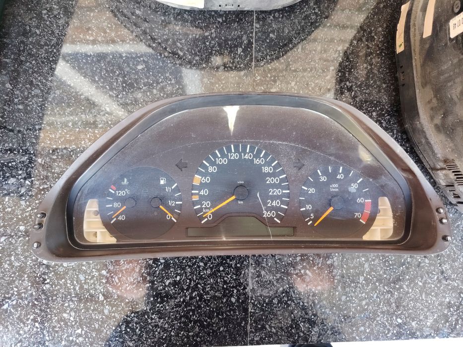 Табло мерседес бенз. Спидометр Mercedes Benz