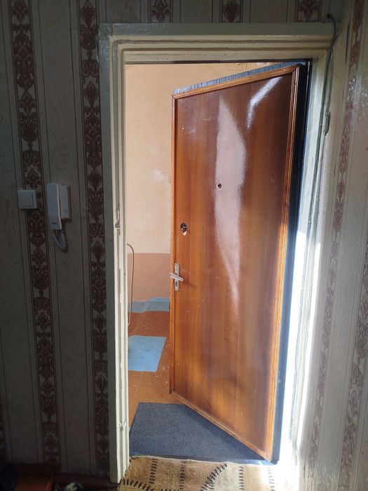 Temir eshik sotiladi. Mustahkam. Narxini kelishamiz