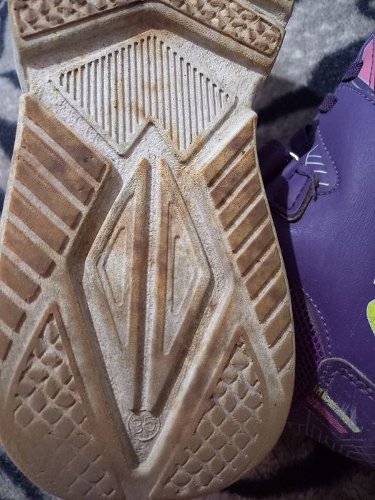 Кроссовки на девочку